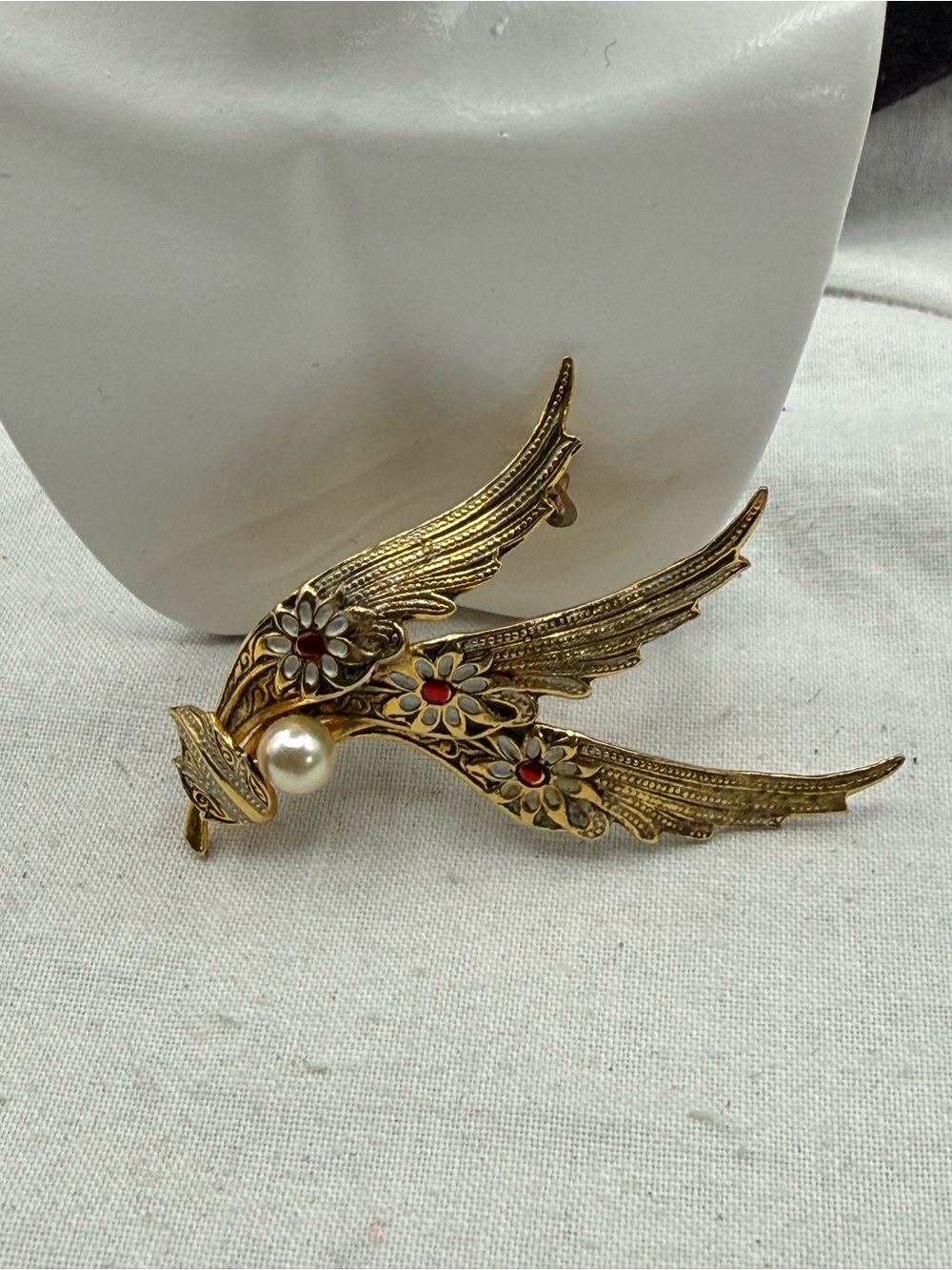 Vintage Gold Tone Damascene Wings and Daisy Pearl Brooch